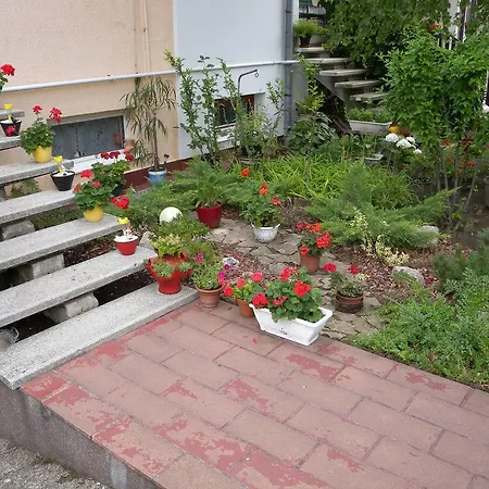 Apartment Balatonalmadi 1 度假居 *