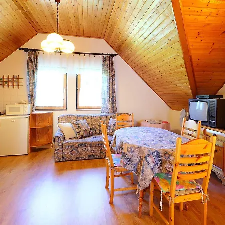 Apartment Balatonalmadi 1 度假居